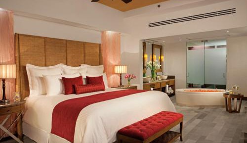 Preferred Club Master Suite Swimout Garden View