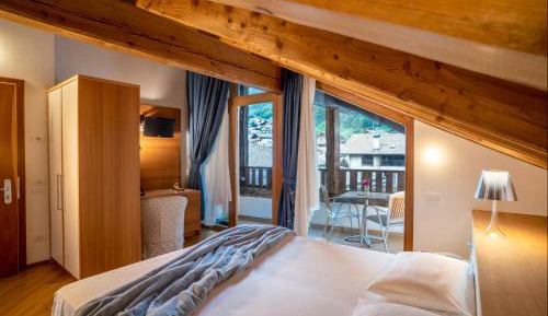 Deluxe Double or Twin Room with Balcony