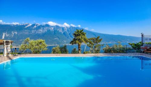 Apartment with Lake View