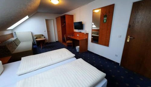 Family Room (4 Adults)