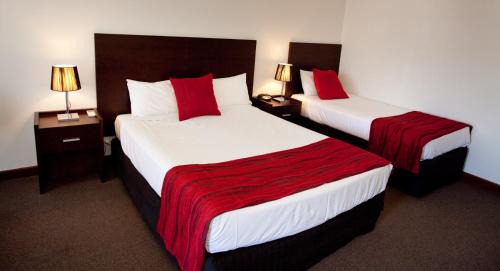 Superior Room with Queen Bed and Single Bed 