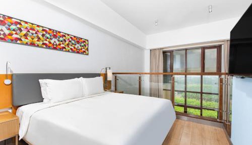 King Suite with City View