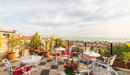 One-Bedroom Apartment with Garden View