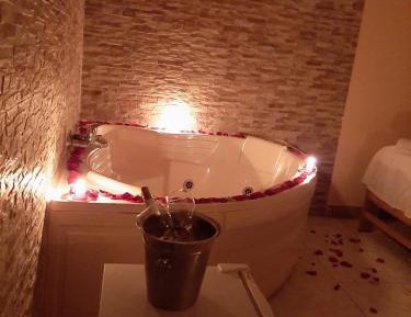 Suite with Hot Tub