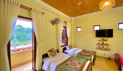 Quadruple Room with Private Bathroom