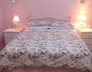 One-Bedroom Cottage (2 adults, 2 children)