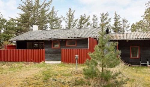 Three-Bedroom Holiday Home 