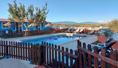 Apartment with Pool View 