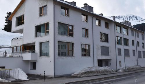 Apartment with Mountain View