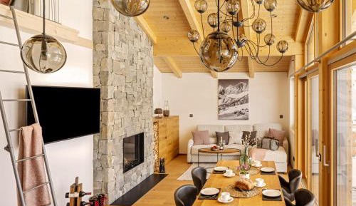 Penthouse Suite mit Bergblick und Kamin