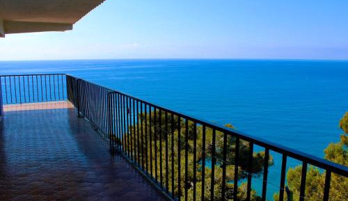 Four-Bedroom Apartment with Sea View