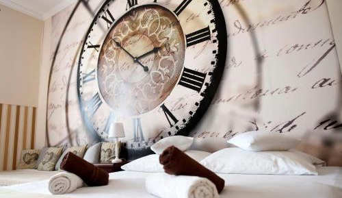 Clock - King Studio with Sofa Bed