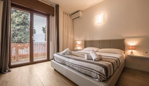 Superior One-Bedroom Apartment with Balcony