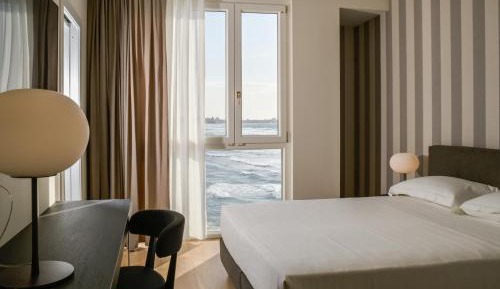 Double or Twin Room with Sea View