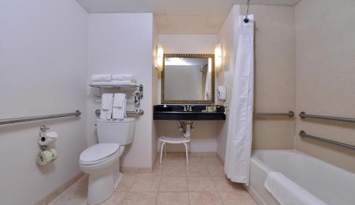 Standard Queen Room with Two Queen Beds and Mobility Accessible Tub