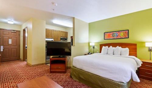 Deluxe studio 1 Queen Bed Non-Smoking