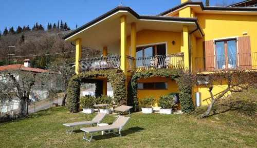 Apartment with Lake View