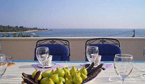 Two-Bedroom Apartment with Terrace and Sea View