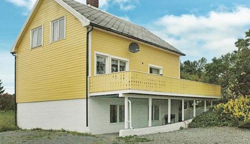 Six-Bedroom Holiday Home