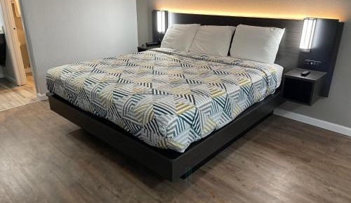 King Room - Disability Access - Non-Smoking