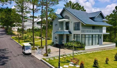 Villa with Garden View