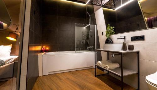 Deluxe Suite with Spa Bath
