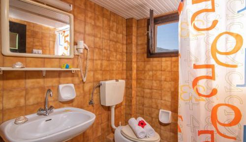 One-Bedroom Apartment with Garden View