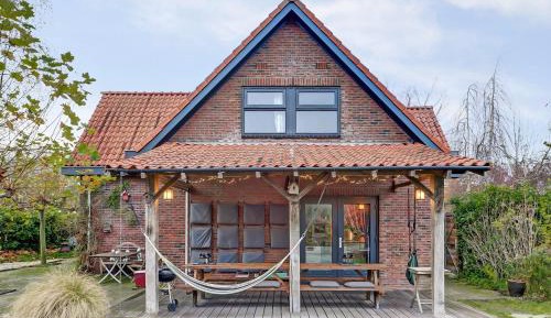 Villa with Garden View