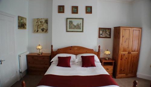 Family Room (2 Adults + 1 Children)