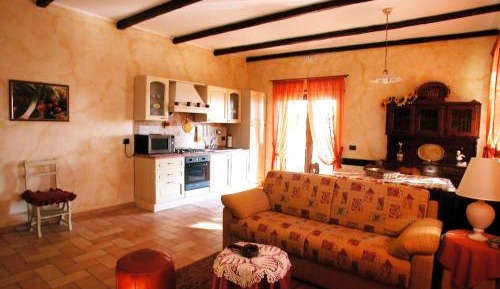 Large One-Bedroom Apartment (4 Adults)