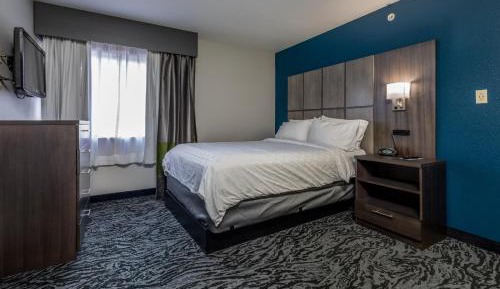 Queen Suite - Non-Smoking