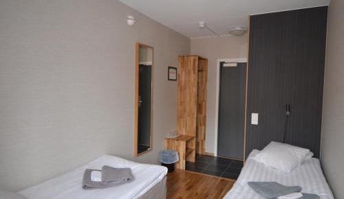 Economy Twin Room with Shared Bathroom