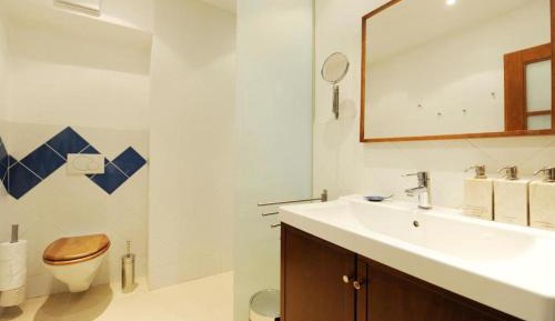 Deluxe One-Bedroom Suite