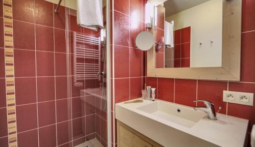 One-Bedroom Apartment with Balcony (4 people) - South Side