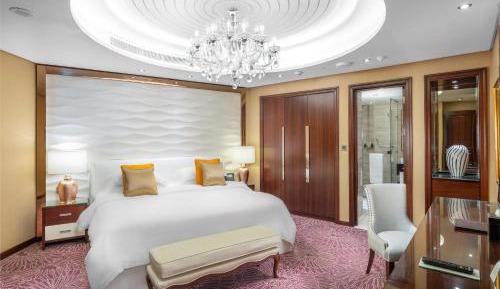 Royal Suite Panoramic Haram with Partial Kaaba View