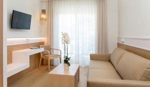 Junior Suite with Garden View