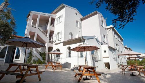 Studio (2 Adults)
