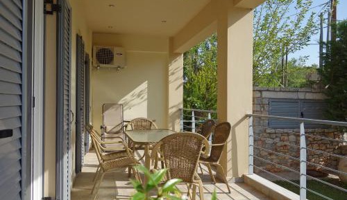 Three-Bedroom Villa (6 Adults)