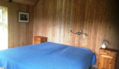 Queen Room with Shared Bathroom