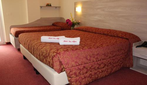 Triple Room with Balcony and Mountain View