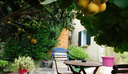 Apartment with Garden View