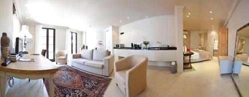 Deluxe Suite with Kitchenette and Sleeper