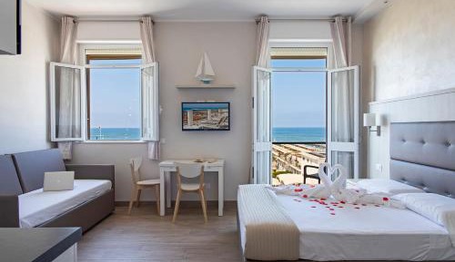 Studio Apartment with Balcony - Water Front