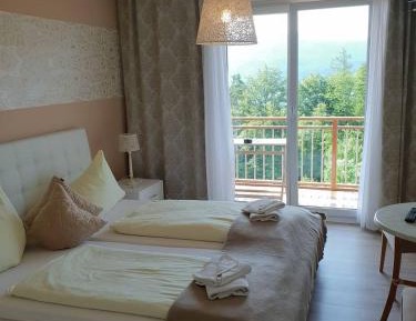 Double Room with Balcony and Lake View