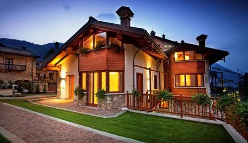 Four-Bedroom Apartment with Terrace 