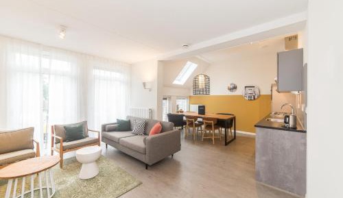 Luxury 3-bedroom Apartment with Terrace