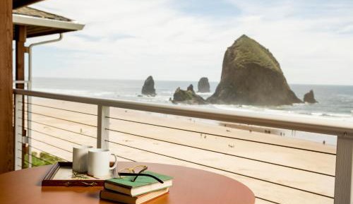 Oceanfront Queen (Non Pet)