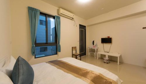 Family Room with Mountain View