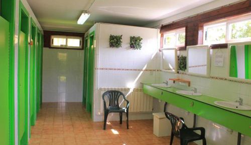 Bungalow with Shared Bathroom