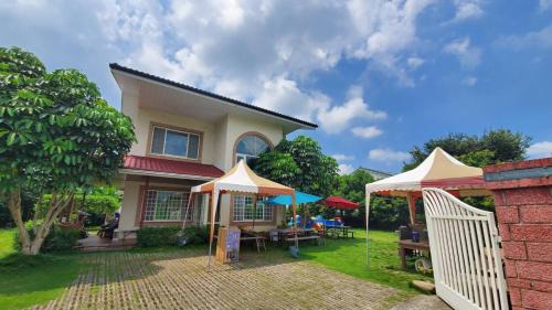 Villa with Garden View